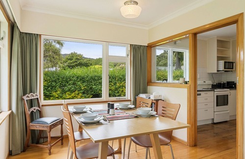 Waikanae Casa | Kohekohe Garden Cottage - Waikanae Holiday Home