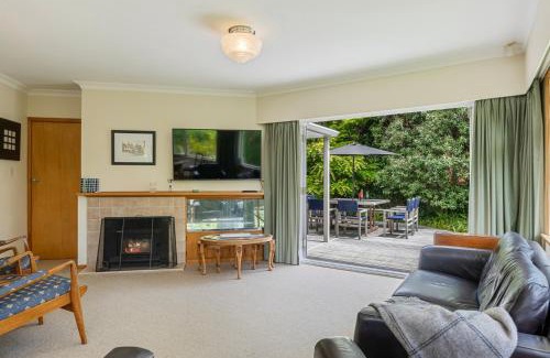 Waikanae Casa | Kohekohe Garden Cottage - Waikanae Holiday Home