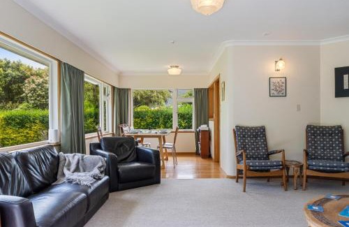 Waikanae Casa | Kohekohe Garden Cottage - Waikanae Holiday Home