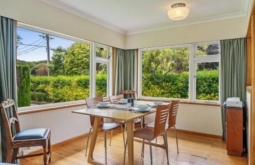 Waikanae Casa | Kohekohe Garden Cottage - Waikanae Holiday Home