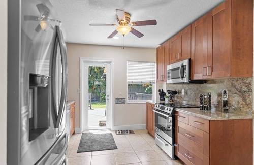 North Andrews Gardens Casa | Koko Chateau - 2 BRs/ 1 BA charming house with lots of private outdoor space.