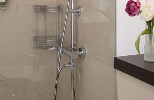 Zentrum Apartamento | Apartamento-Baño en la habitacion