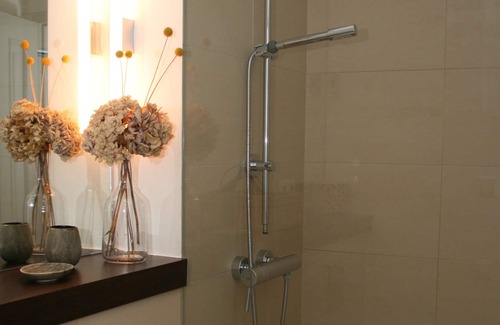Zentrum Apartamento | Apartamento-Baño en la habitacion