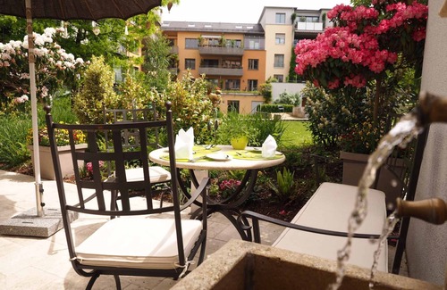 Sudstadt Apartamento | Habitación doble confort con balcón o terraza y baño.