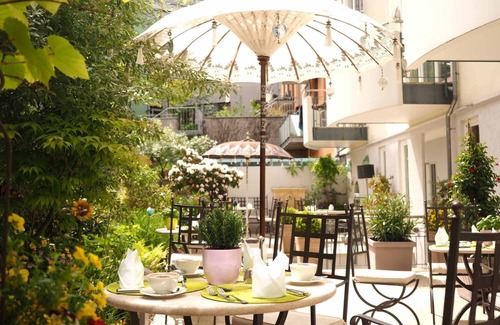Sudstadt Apartamento | Habitación doble confort con balcón o terraza y baño.
