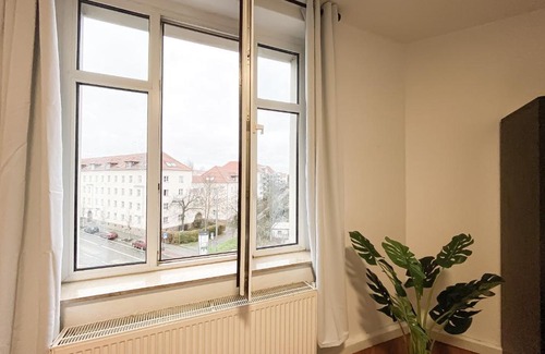Wahren Apartamento | Komfortables Apartment nah an Porsche & Flughafen - Schreibtisch, sehr schnelles Internet & Queensize-Bett