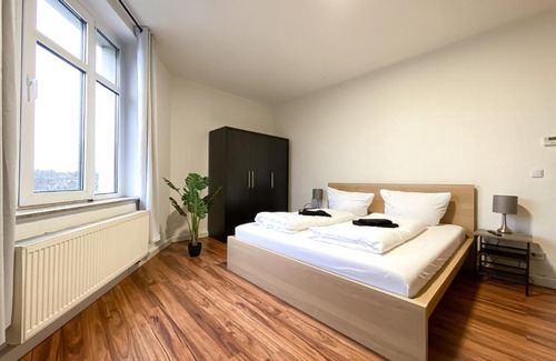 Wahren Apartamento | Komfortables Apartment nah an Porsche & Flughafen - Schreibtisch, sehr schnelles Internet & Queensize-Bett