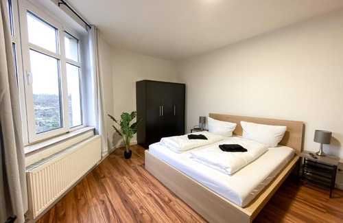 Wahren Apartamento | Komfortables Apartment nah an Porsche & Flughafen - Schreibtisch, sehr schnelles Internet & Queensize-Bett
