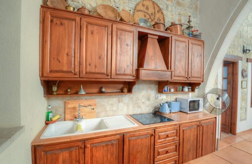 Lofou Villa | Komi Lofou casa de pueblo