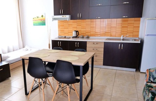 Orikum Condominio | Kondo Stays - Melon Apartment 4