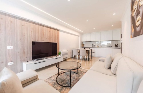 Tirana Apartamento | Kondo Stays - Mumba Apartment 1