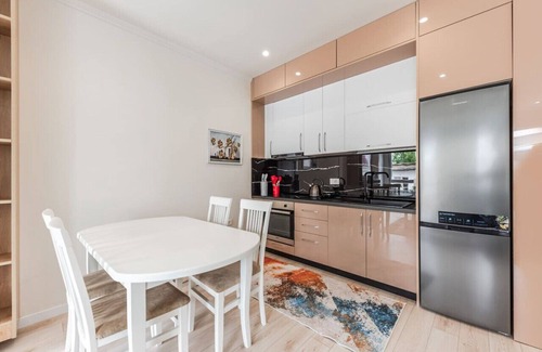 Tirana Condominio | Kondo Stays - Mumba Apartment 5