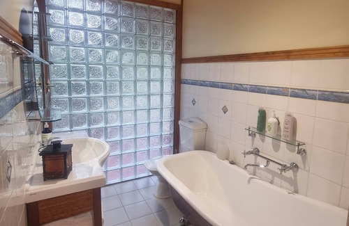 Chum Creek Otro | Kookaburra Lodge at Dunhaw. For the perfect romantic stay or family holiday.
