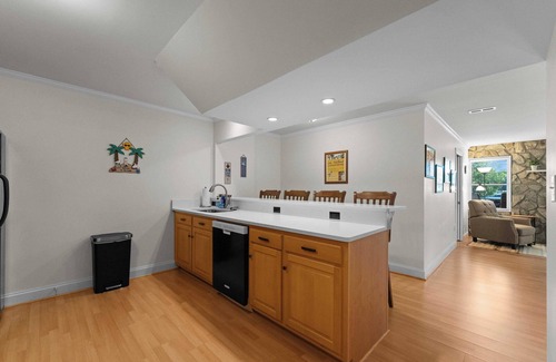 Lake Norman of Catawba Cabaña | Kool Breeze by Avantstay Boat Ramp + Hot Tub