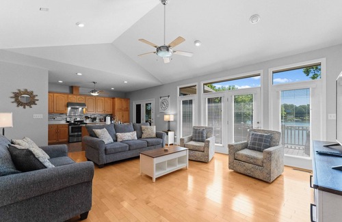 Lake Norman of Catawba Cabaña | Kool Breeze by Avantstay Boat Ramp + Hot Tub