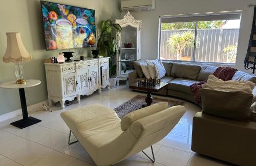 Kallaroo Casa | Koombana Escape 5 bedroom house