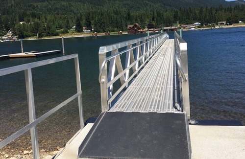 Proctor Cabina | Kootenay Lake Cottage en la playa-Pet Friendly-Sleeps 4