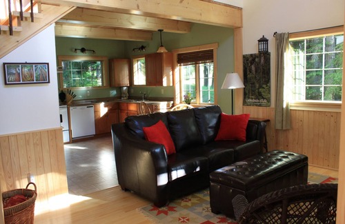 Crawford Bay Cabina | Kootenay Lake Timber Frame Cabin (Crawford Bay) Cerca de la playa pública de arena.