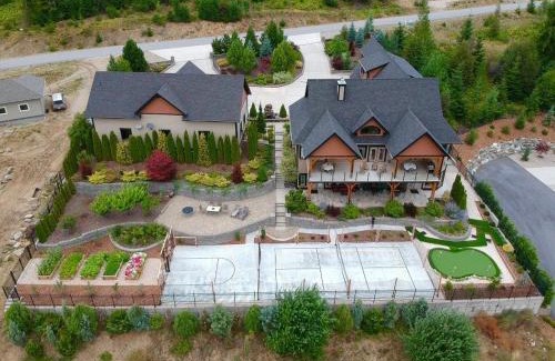 Balfour Casa | Kootenay Wild Guest Suites
