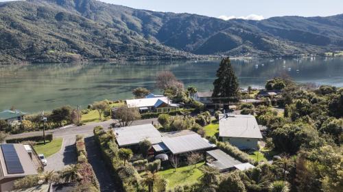 Linkwater Casa | Koraha - Queen Charlotte Sound Holiday Home