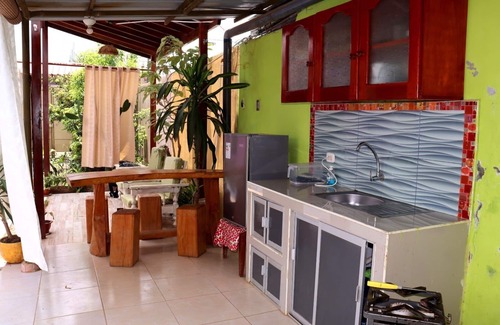 Puerto Maldonado Casa | KORYARES HAUSHOSTEL Casita con piscina, amigable con las mascotas.