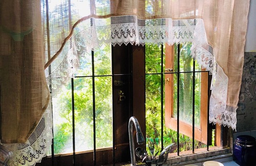 Bandarawela Cabaña | Koshi's Country Cottage Ella, cozy pet-friendly cottage, close to Pekoe Trail.