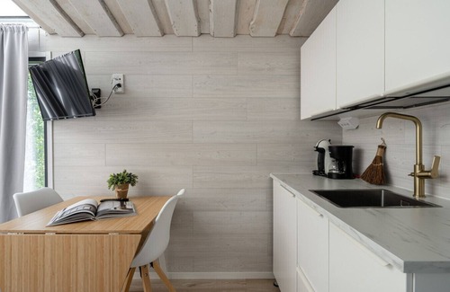 Kuusa Apartamento | Koskisviitti 1 - Private & Cozy Suite with Hot Tub
