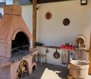 Mladenovac Casa | Kosmajski vajati Petra