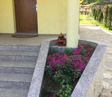 Sapareva Banya Casa | Kot Garden Guest House