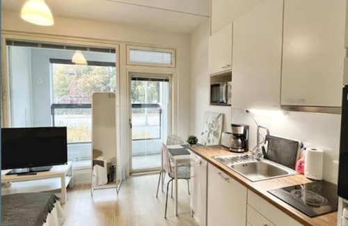 Aviapolis Apartamento | Kotimaailma - Valoisa ja kompakti yksiö Tikkurilassa