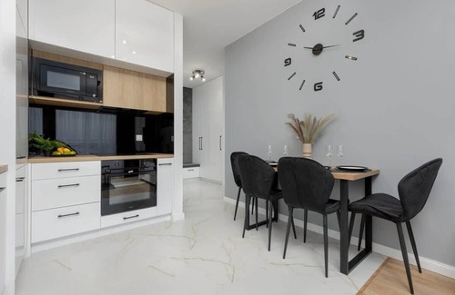 Praga Polnoc Apartamento | Kotsisa 8C | Modern Apartment | Parking