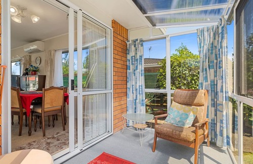 Greerton Casa | KOWHAI COTTAGE - TAURANGA HOLIDAY HOME, pet friendly in Tauranga