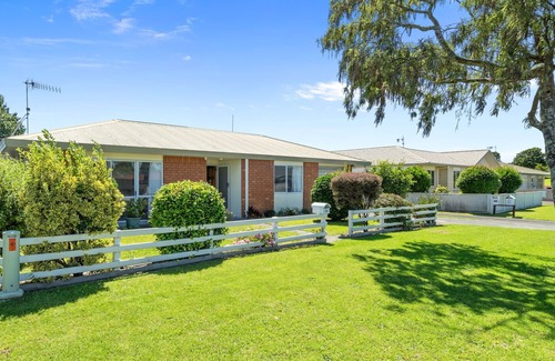 Greerton Casa | KOWHAI COTTAGE - TAURANGA HOLIDAY HOME, pet friendly in Tauranga