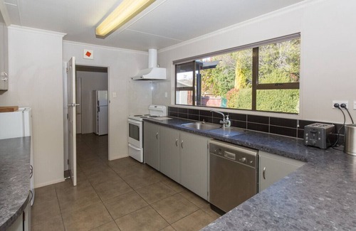 Wanaka Cabaña | Kowhai Cottage - Wanaka Holiday Home