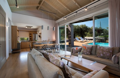 Agios Ioannis Villa | Villa exclusiva a estrenar en Kozanitis con piscina privada (Villas Agrikies)