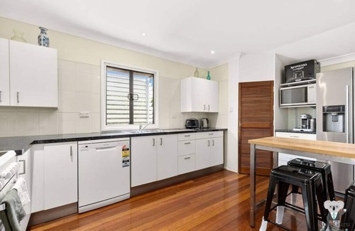 Albion Casa | KOZYGURU | Albion | Charming House with 3 Bedroom | Parking