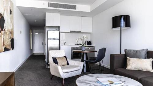 Chatswood CBD Apartamento | KOZYGURU Chatswood Luxury Studio Walk to Chatswood Chase NCH088-721
