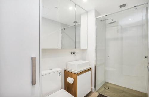 Fortitude Valley Apartamento | KOZYGURU FORTITUDE VALLEY DESIGNER GRADE 2 BED APT FREE PARKING QFV179-1401