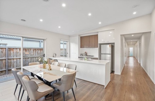 Greenvale Casa | KozyGuru | Greenvale | 5 Bedroom Holiday Home