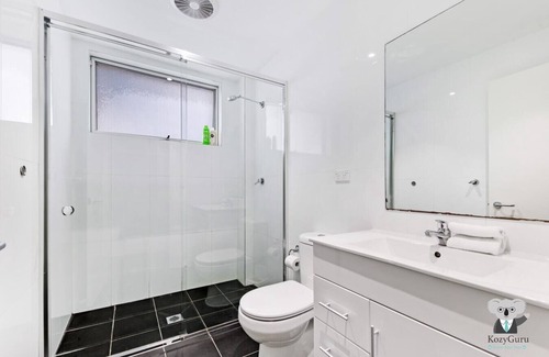Harris Park Apartamento | KozyGuru | Harris Park | Charming 1R Two-story Apt