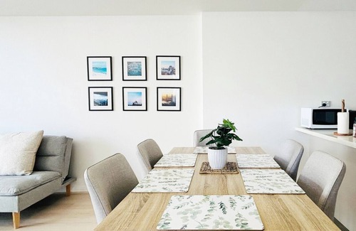 Homebush West Apartamento | KozyGuru | Homebush West | 3Bed 2Bath Apt +Parking