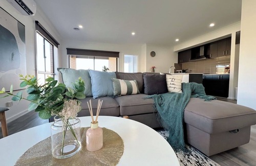 Pakenham Casa | KozyGuru | Pakenham | Comfortable 4-Bedroom House