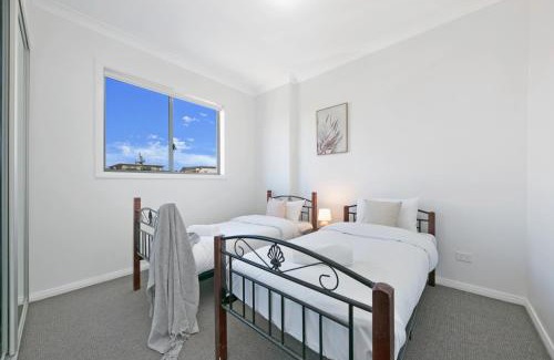 Wentworthville Apartamento | KOZYGURU WENTWORTHVILLE KOZY 2 BED 1 BATH APT STREET PARKING NWE049