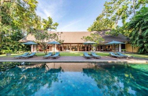 Padonan Casa | KR7001 - 7 Bedroom Villa in Kerobokan