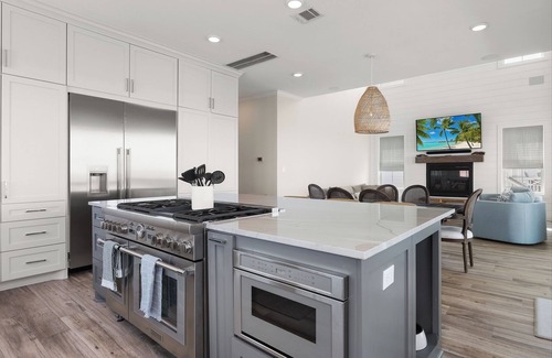 Galveston Casa | Krabbyshack-Private Pool & Hot Tub- Water Front- 5 BR 4.5 Bath - Elevator