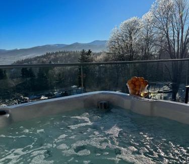 Szklarska Poreba Apartamento | Kras-Resort Apartament 301 i 303 z widokiem na góry, prywatnym jacuzzi na tarasie i sauną