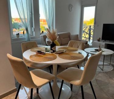 Mladenovac Apartamento | Kristina Stan na dan