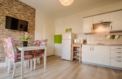 Krk Apartamento | KRK CITY !!! 200m de paseo !!Casa romántica, con pequeña piscina ...
