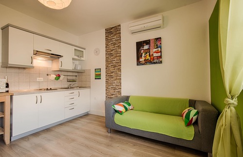 Krk Apartamento | KRK CITY !!! 200m de paseo !!Casa romántica, con pequeña piscina ...