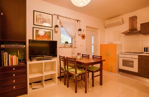 Krk Apartamento | KRK city! 200m de paseo !!Casa romántica Vilaveja, pequeña piscina ..